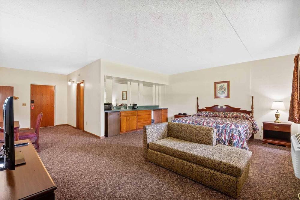 Deluxe Suite with Spa Bath